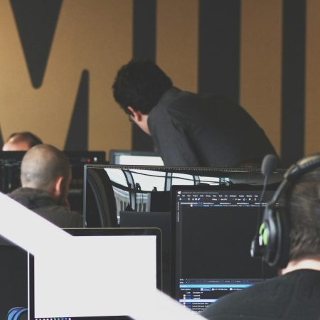 compagnons-AxAPuIRWHGk-unsplash